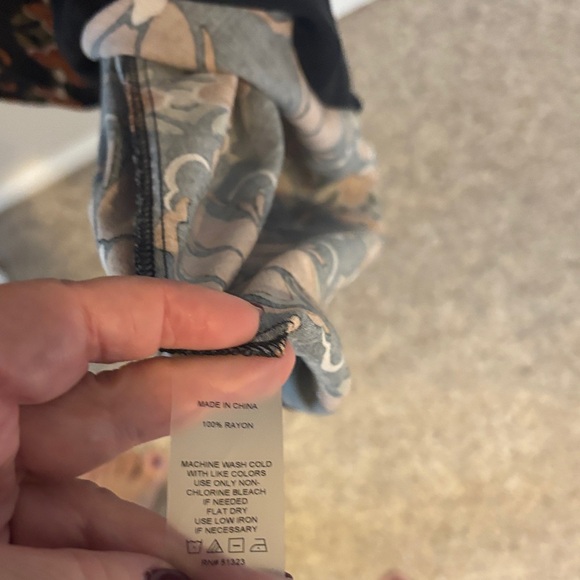 Vince Camuto Black Maxi Dress with Brown Floral Design - Picture 4 of 9